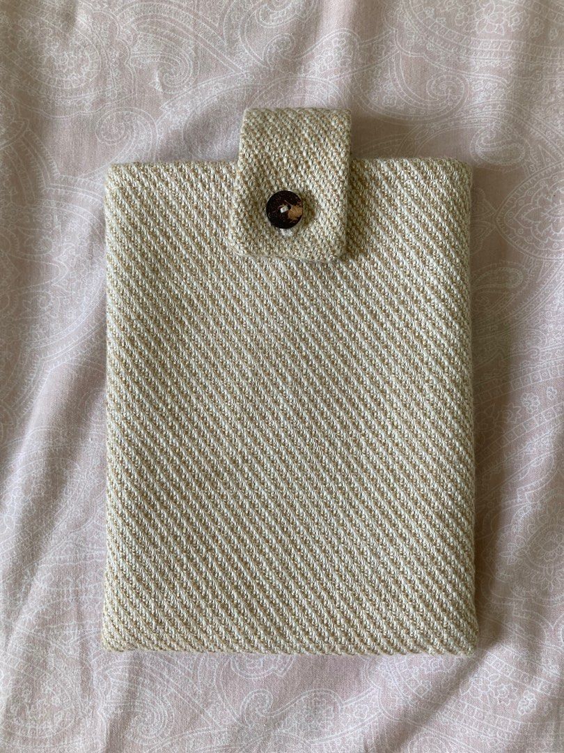 Kindle Cover / sleeve (locally made) (Category: Cases & Covers) located in Quezon City. Submitted by Train4Thoughts (Listing ID 1248113260, Image 1). Description: - kasya ang kindle ppw 5 - locally made rfs: decluttering.