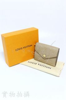 🎉🎉貨主減價👏🏻👏🏻 LOUIS VUITTON LV M69800 Zoe 米色(Tourterelle) Monogram Empreinte皮革 錢包
