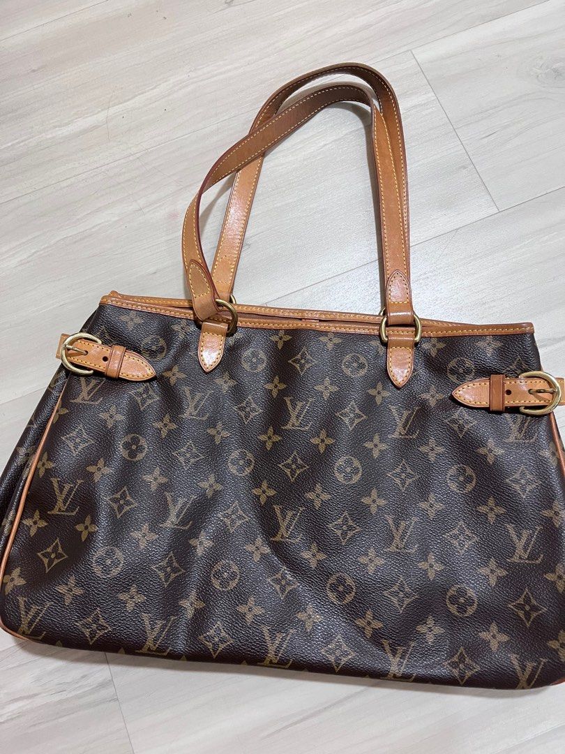 What's In My Bag (Louis Vuitton NeoNoe MM), Gallery posted by Jackie Teal