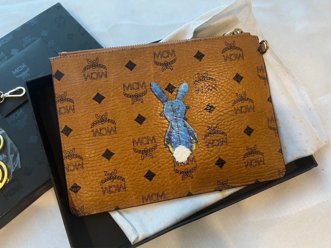 MCM RABBIT WRISTLET ZIP POUCH IN VISETOS
