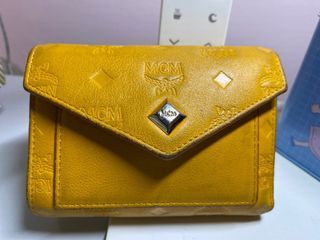 Louis Vuitton Recto Verso vs MCM Patricia Zip Card Case / Holder, Comparison