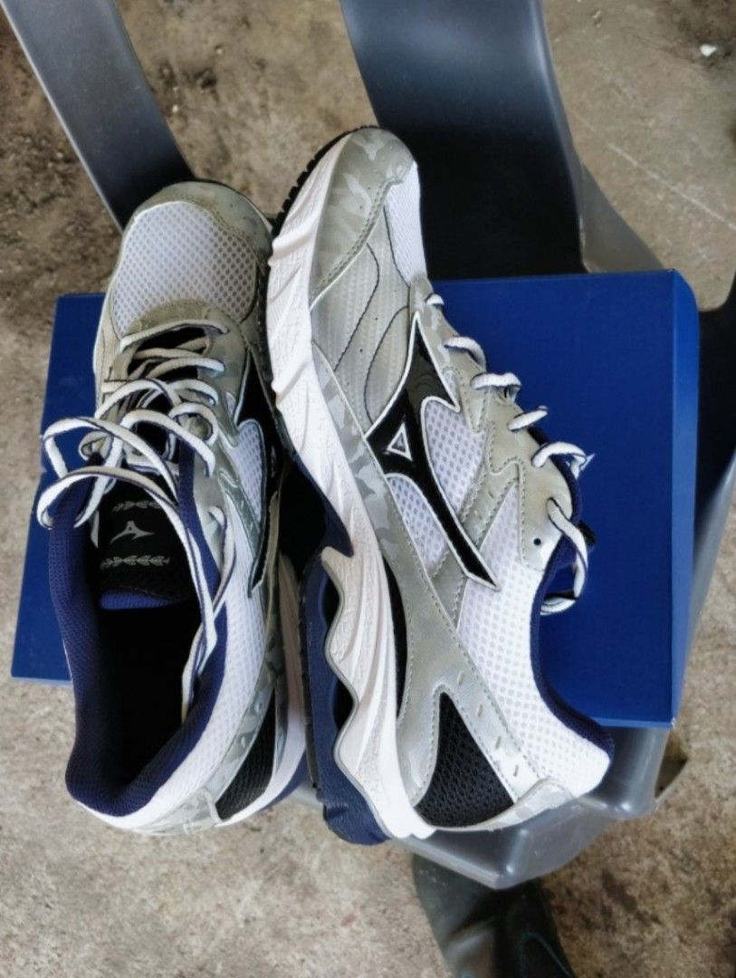 Where to buy mizuno deals running shoes near me