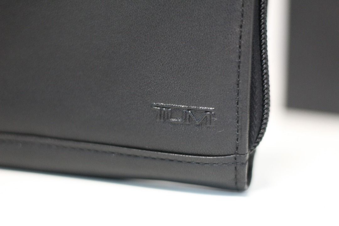Tumi deals modernist wallet