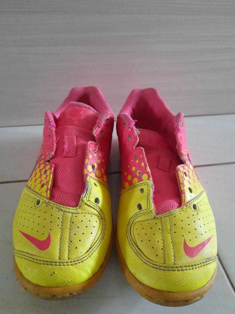 Nike futsal elastico hotsell