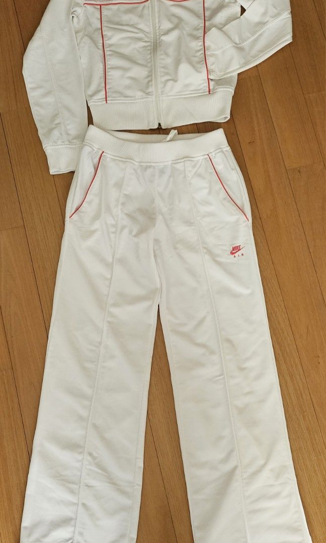 NIKE Tracksuit Women s Fashion Activewear On Carousell nike-tracksuit-women-s-fashion-activewear-on-carousell