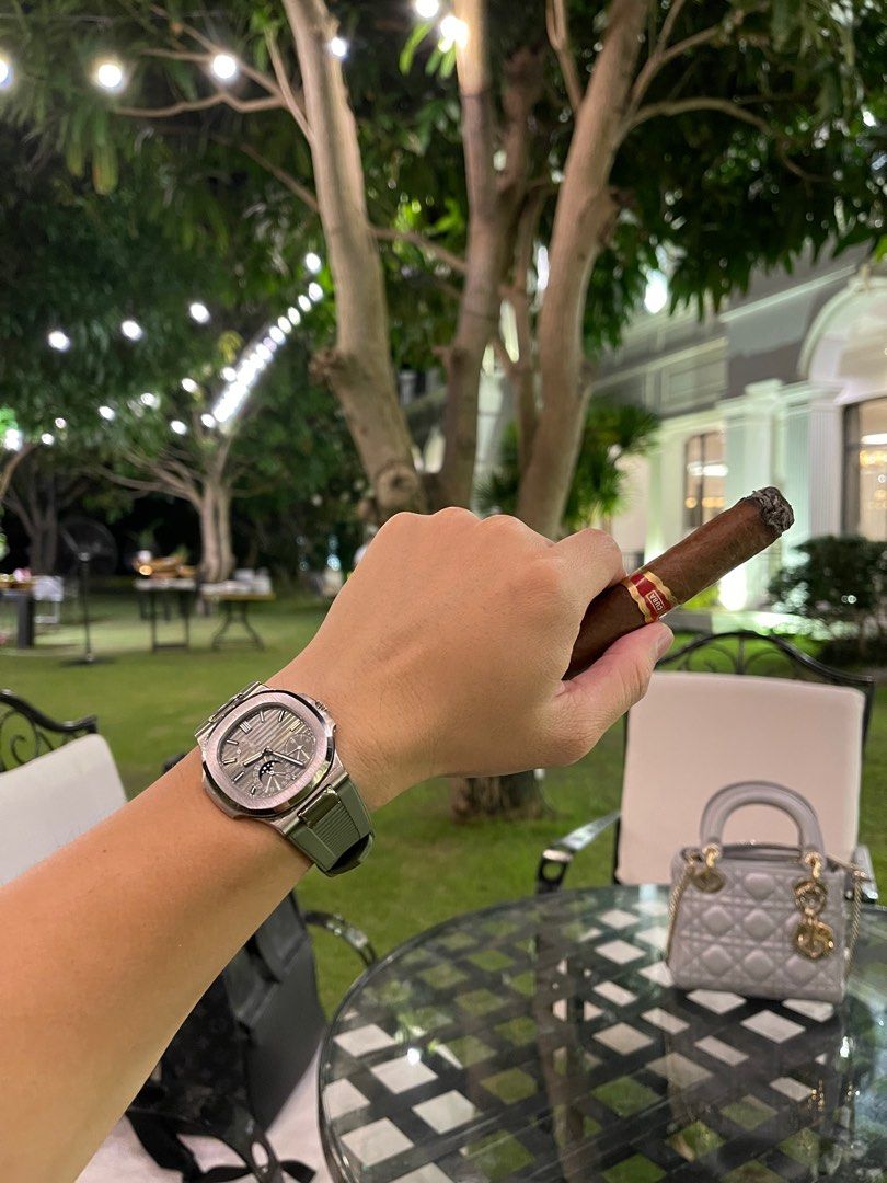 Patek philippe nautilus 5712g price hot sale