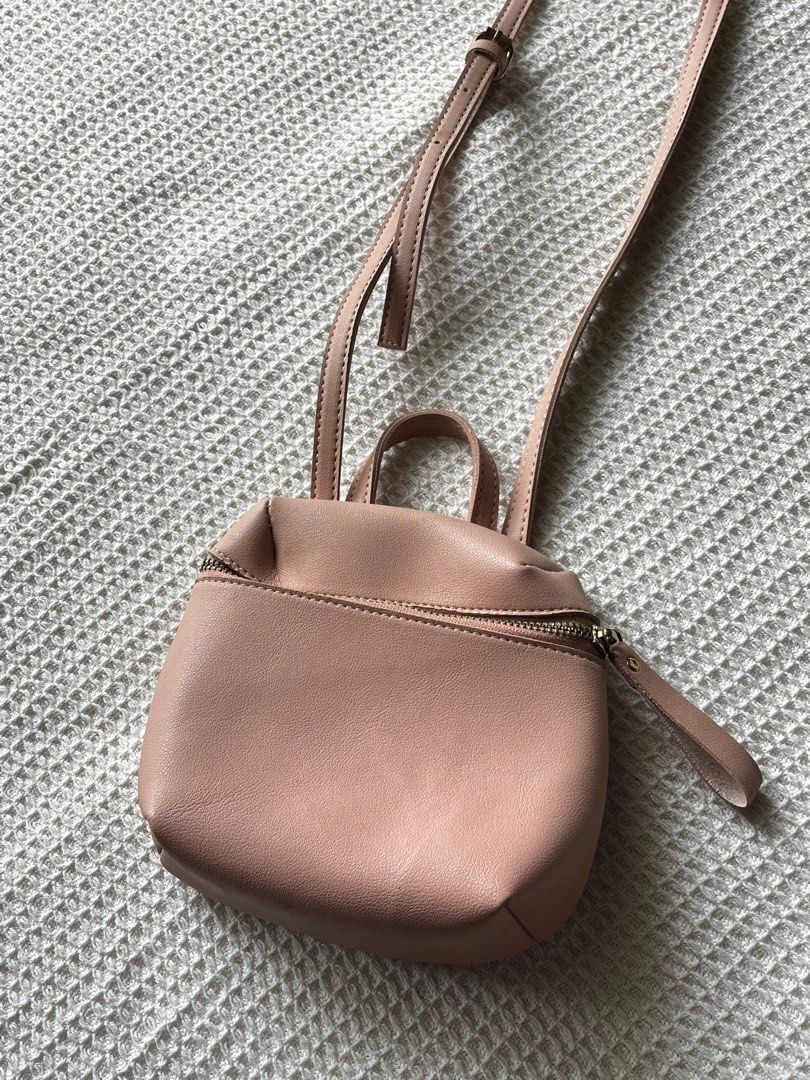 The juno outlet circle crossbody bag