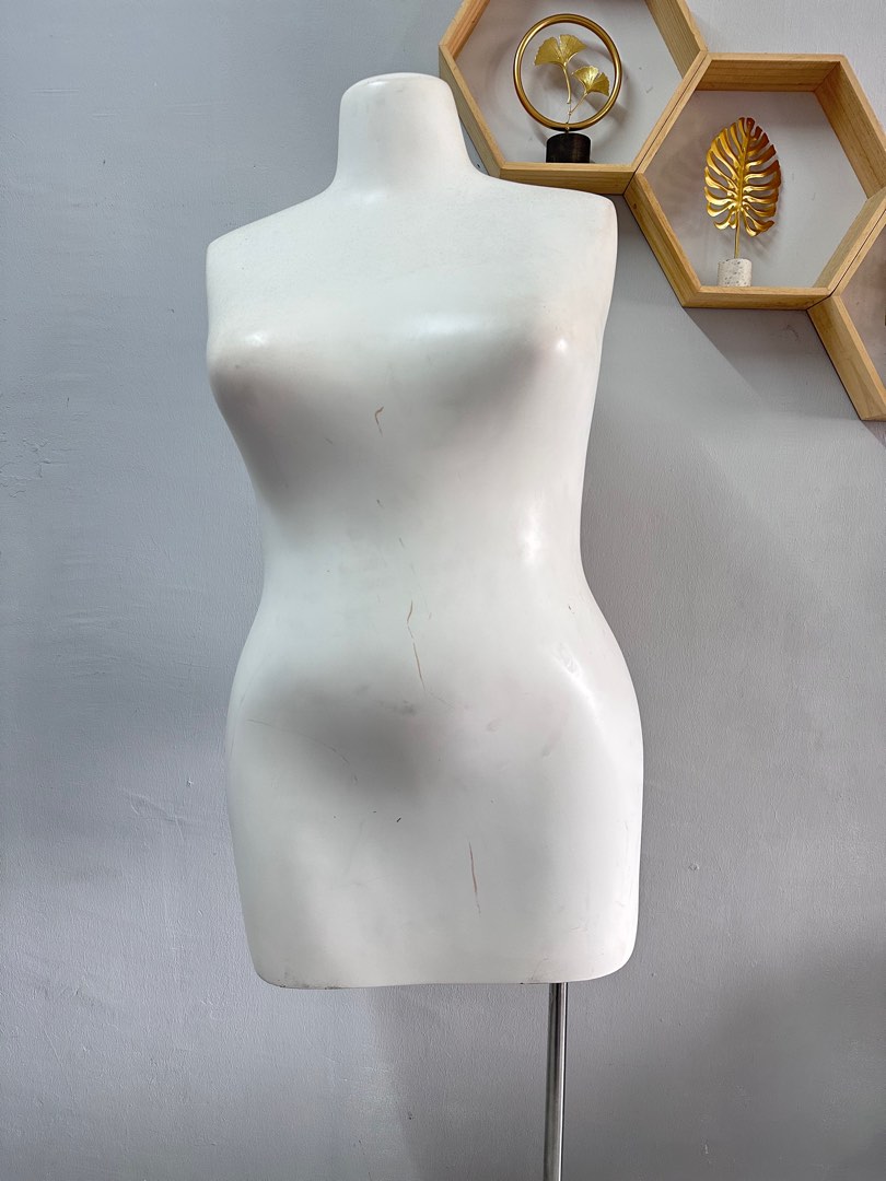 (Sewa/ Rental) Plus size female mannequin half (rental), Everything