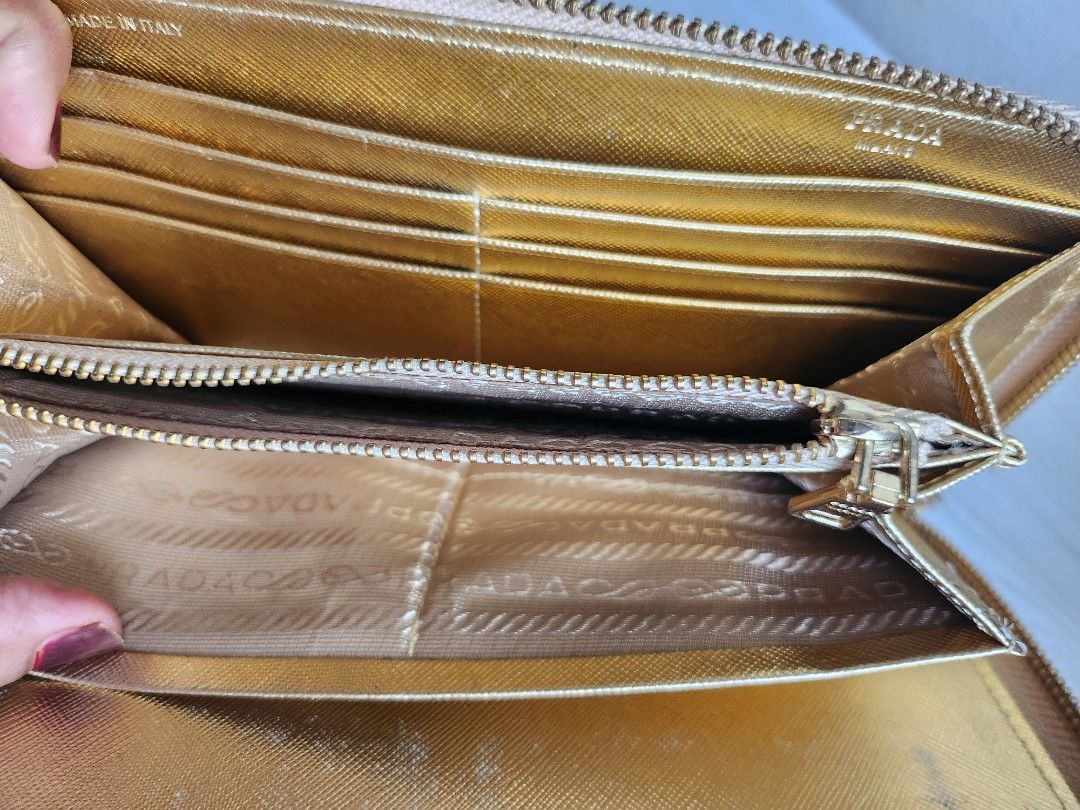 Prada clutch hotsell wallet