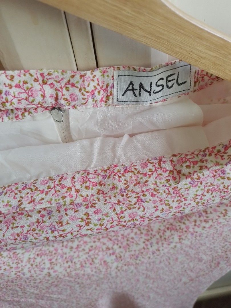 Printed chiffon maxi skirt (Category: Skirts) located in Bislig. Submitted by cessg (Listing ID 1248286250, Image 2). Description: Chiffon material, very light..