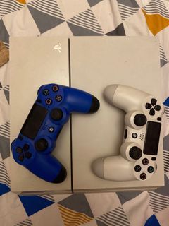 PS4 (white) (with controllers)