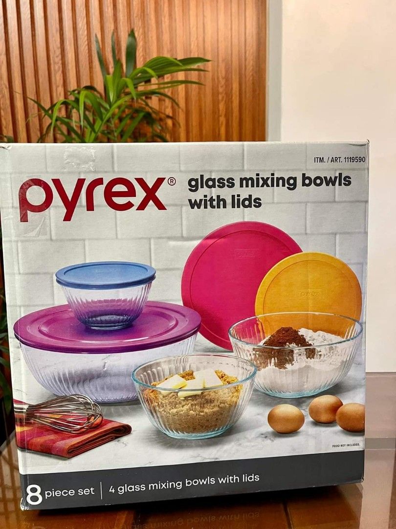 Pyrex 8 Piece Set 4 Glass Mixing Bowls Sculpted with Lids