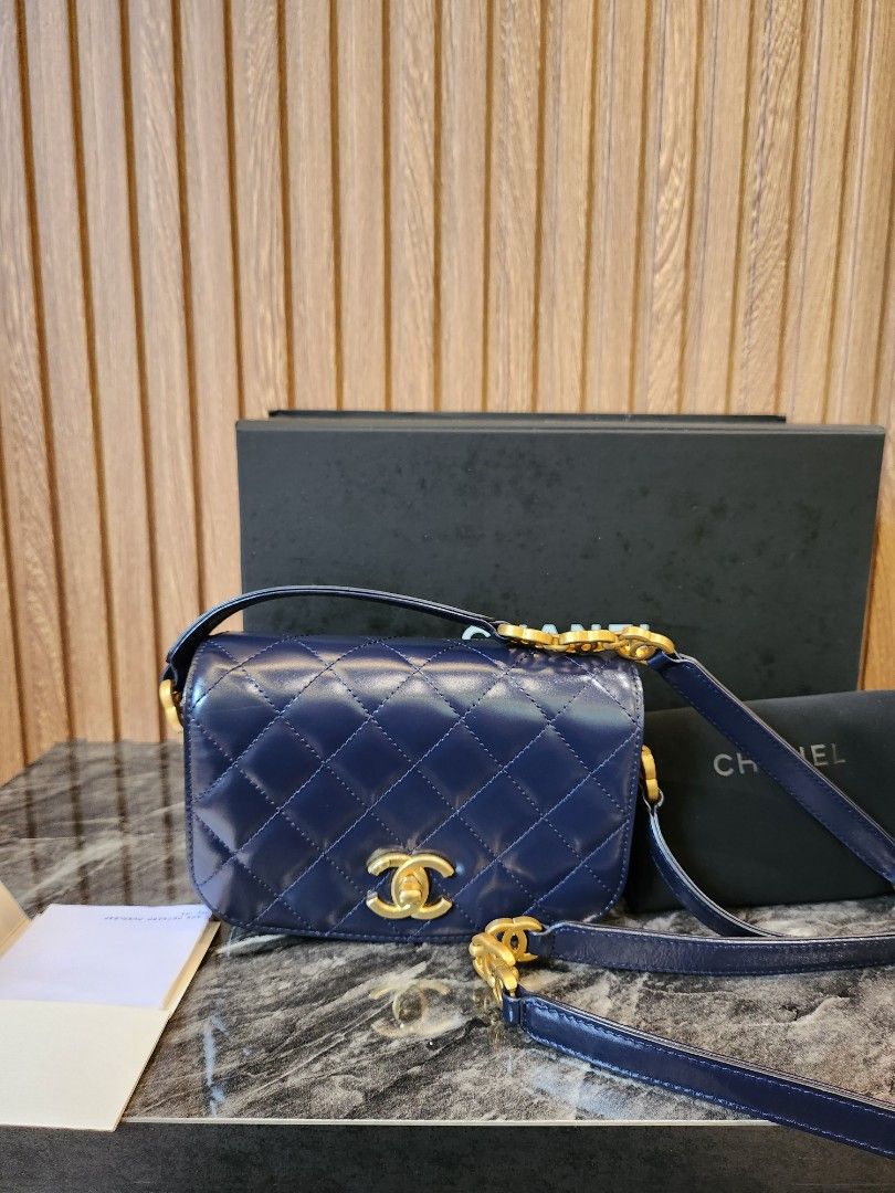 Chanel messenger bag 2019 best sale