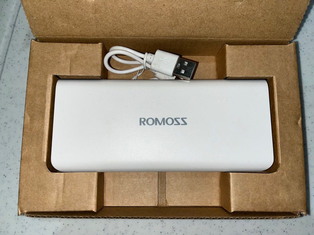 Romoss Sense 4 - 10,000 mAh (Category: Batteries & Power Banks) located in Quezon City. Submitted by Hussey (Listing ID 1248252431, Image 3). Description: Never Used.