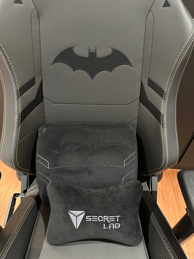 Secretlab best sale omega batman