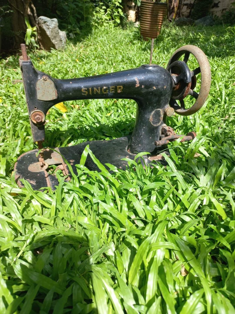 Singer Sewing Machine on Carousell