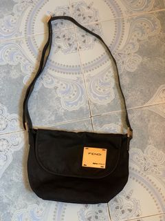 Sling fendi saiZ  S
