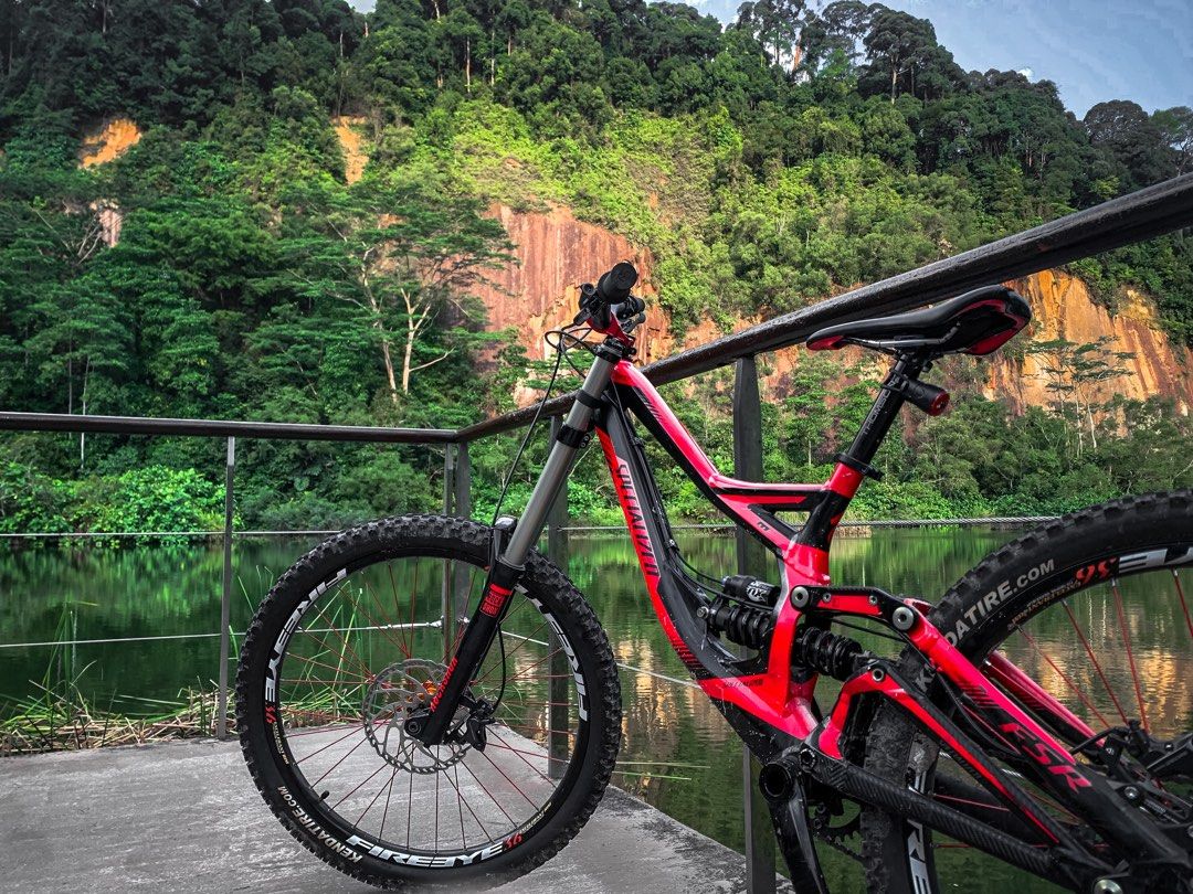downhill specialized demo 8
