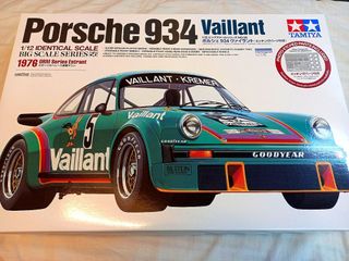 Tamiya 12056 1/12 Porsche 934 Vaillant