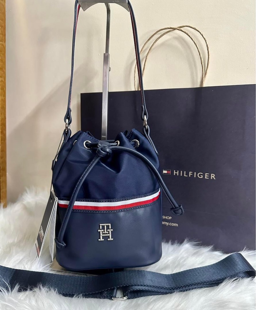 Tommy Hilfiger 2 way bucket bag