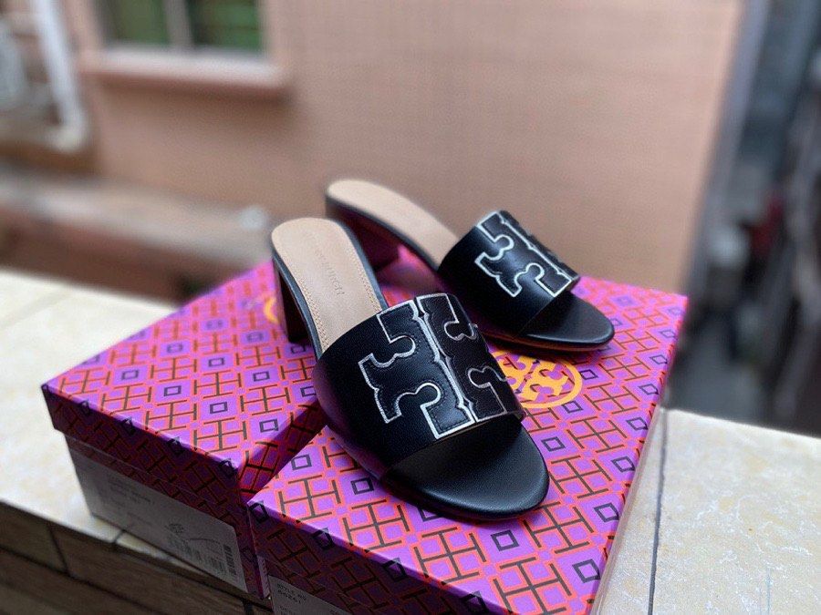 Tory Burch Sandals Women s Fashion Footwear Sandals on Carousell