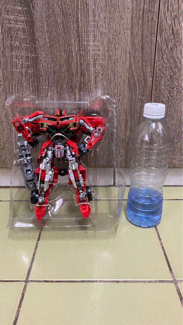 Transformers (Category: Action & Battle Toys) located in Klang. Submitted by PuChai (Listing ID 1248158370, Image 2). Description: Brand new anything ask me Transformers Bootleg Jual mur mur saja buat anak lenjan.