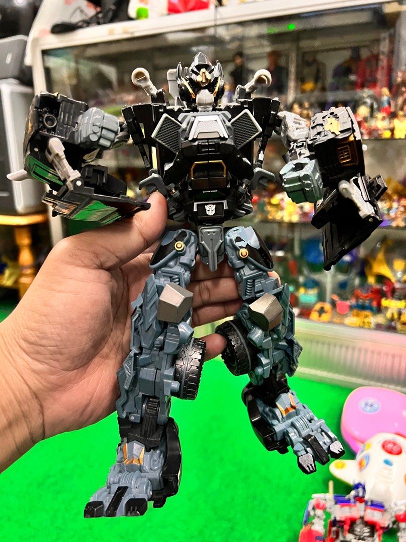 Transformers dotm hotsell leader class ironhide