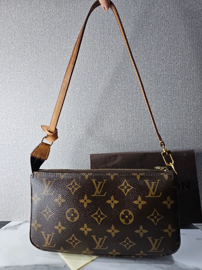 Authentic Louis Vuitton Pochette accessories bag VGC