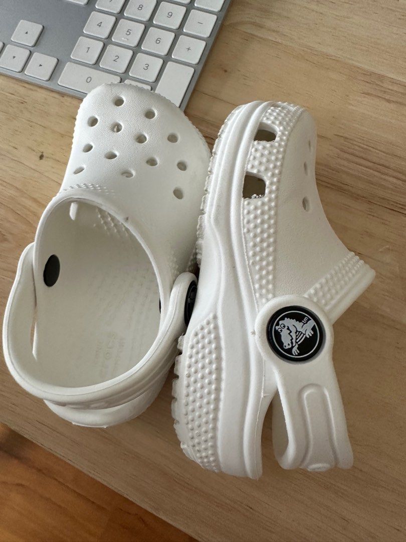 White crocs size discount 4