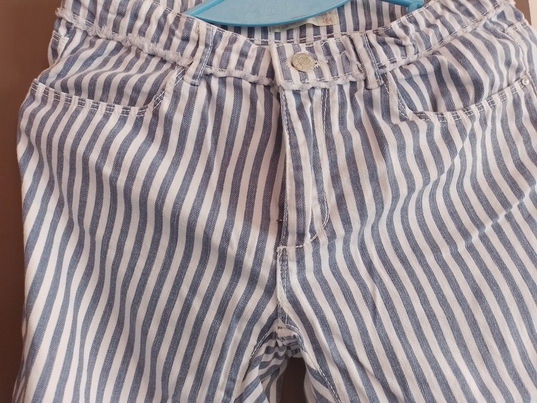 Zara pants (Category: Babies & Kids Fashion) located in Bislig. Submitted by cessg (Listing ID 1248160772, Image 1). Description: Will fit teens or petite ladies. Adjustable waistline..