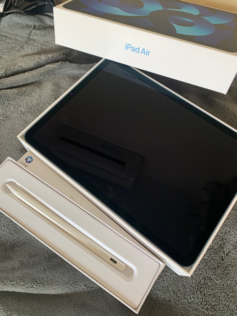 3mo. Old IPAD AIR 5th Gen 10.9 (hardly used), Mobile Phones & Gadgets