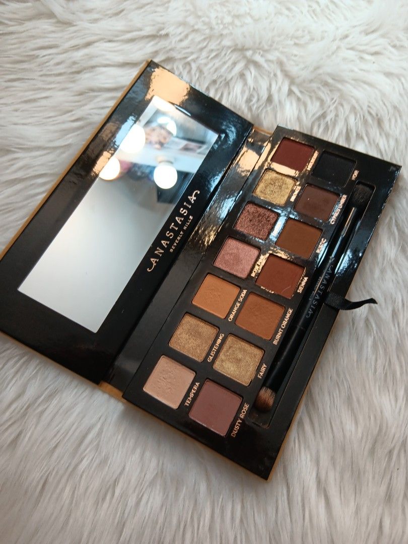 Abh soft glam (Category: Makeup) located in Makati City. Submitted by dilancay (Listing ID 1248368518, Image 2). Description: used once only ibang pan di nagalaw.