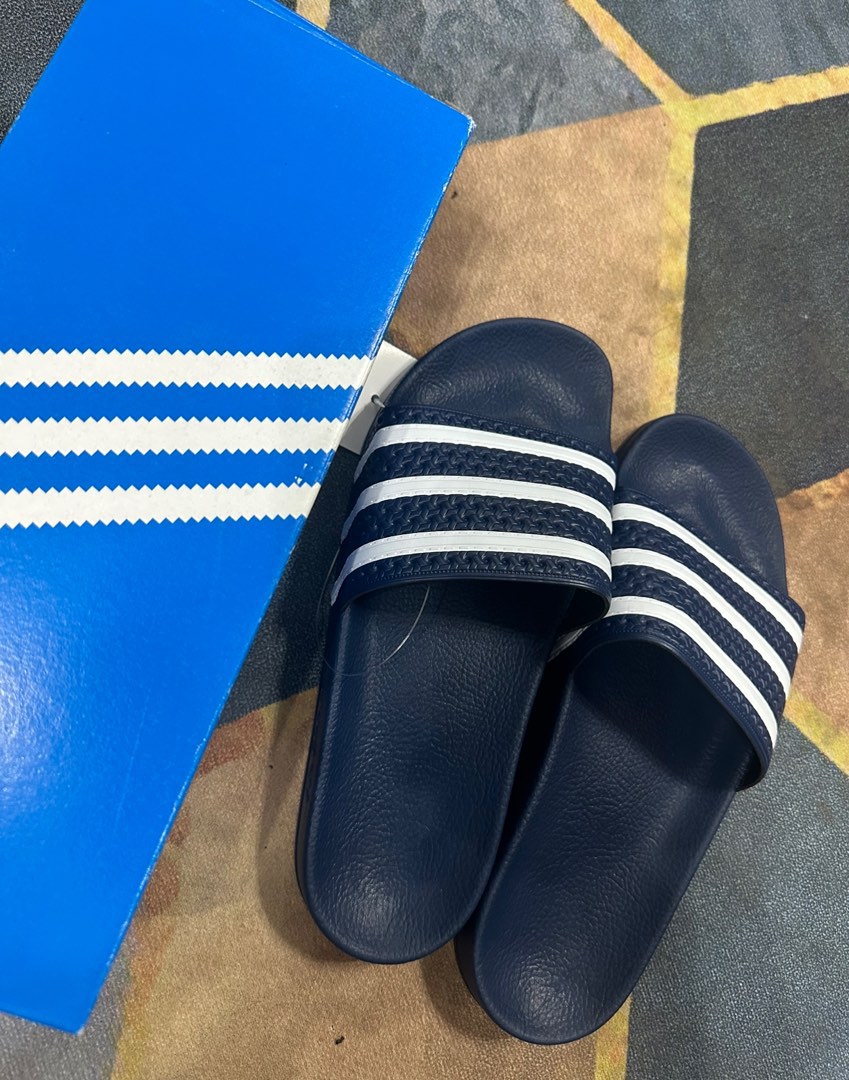 Adidas adilette discount navy blue