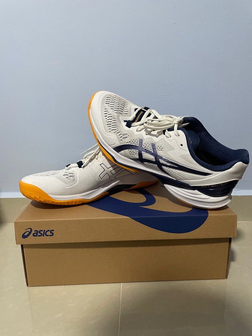Asics Sky Elite FF 2 ( Japan ) (Category: Sneakers) located in Singapore. Submitted by 2buck (Listing ID 1248422022, Image 2). Description: Bought from japan, you cant find this shoe in singapore, or very rare,used twice on wooden flooring traction still 10/10. Shoes are great for any skill level , easy to move in and assists in jumps , same shoes as yuki ishikawa. RFS : I have enough pairs of shoes and shoes and in need of money Price can negoti