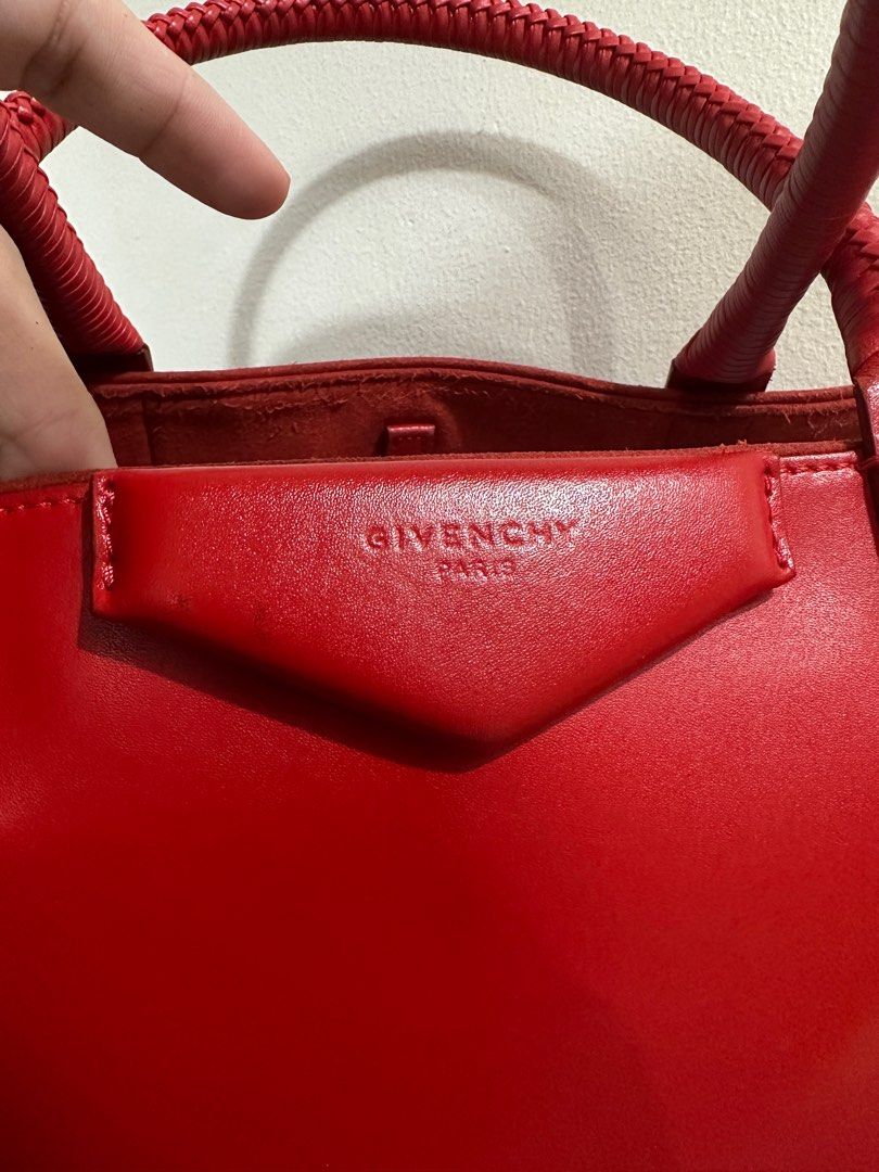 Authentic givenchy shopper tote bag (Category: Luxury Bags & Wallets) located in Malabon City. Submitted by vintagemom (Listing ID 1248362499, Image 3). Description: Selling low Personal rank 7/10 Needs minor restoration .