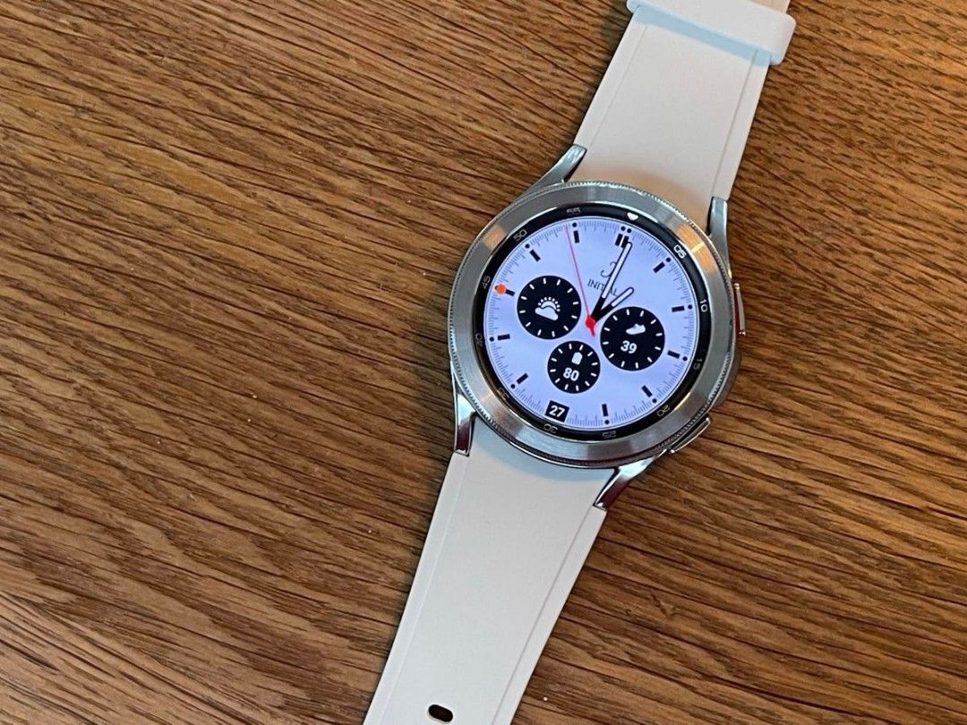BNIB Galaxy Watch6 Classic 43mm Bluetooth Version Samsung Watch 6 bnib-galaxy-watch6-classic-43mm-bluetooth-version-samsung-watch-6