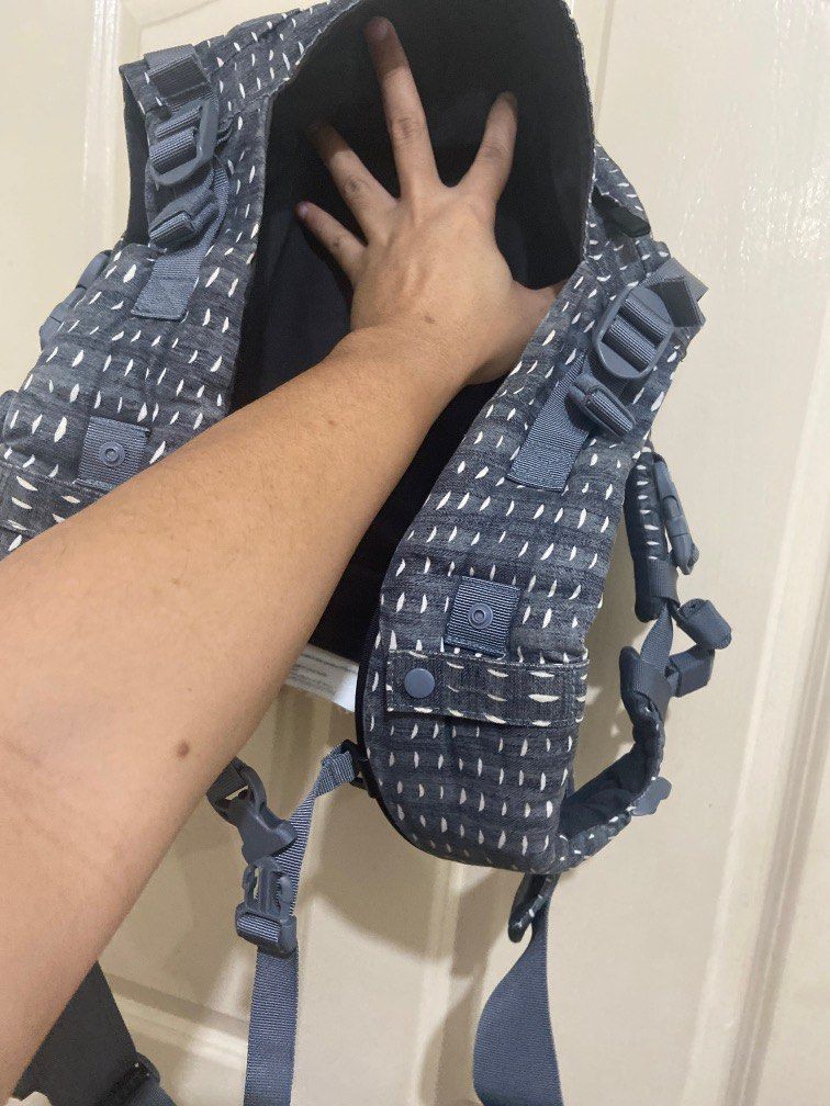 Boba Carrier (Category: Carriers & Slings) located in Quezon City. Submitted by declutterprince (Listing ID 1248445407, Image 3). Description: Boba Baby Carrier Lightly Used.
