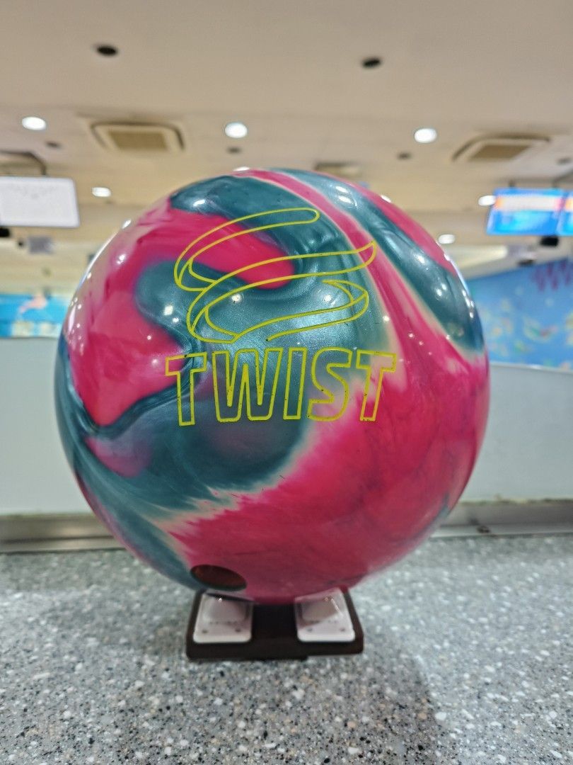 Brunswick TWIST Bowling Ball, Sports Equipment, Sports & Games