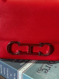 Carolina Herrera Insignia
