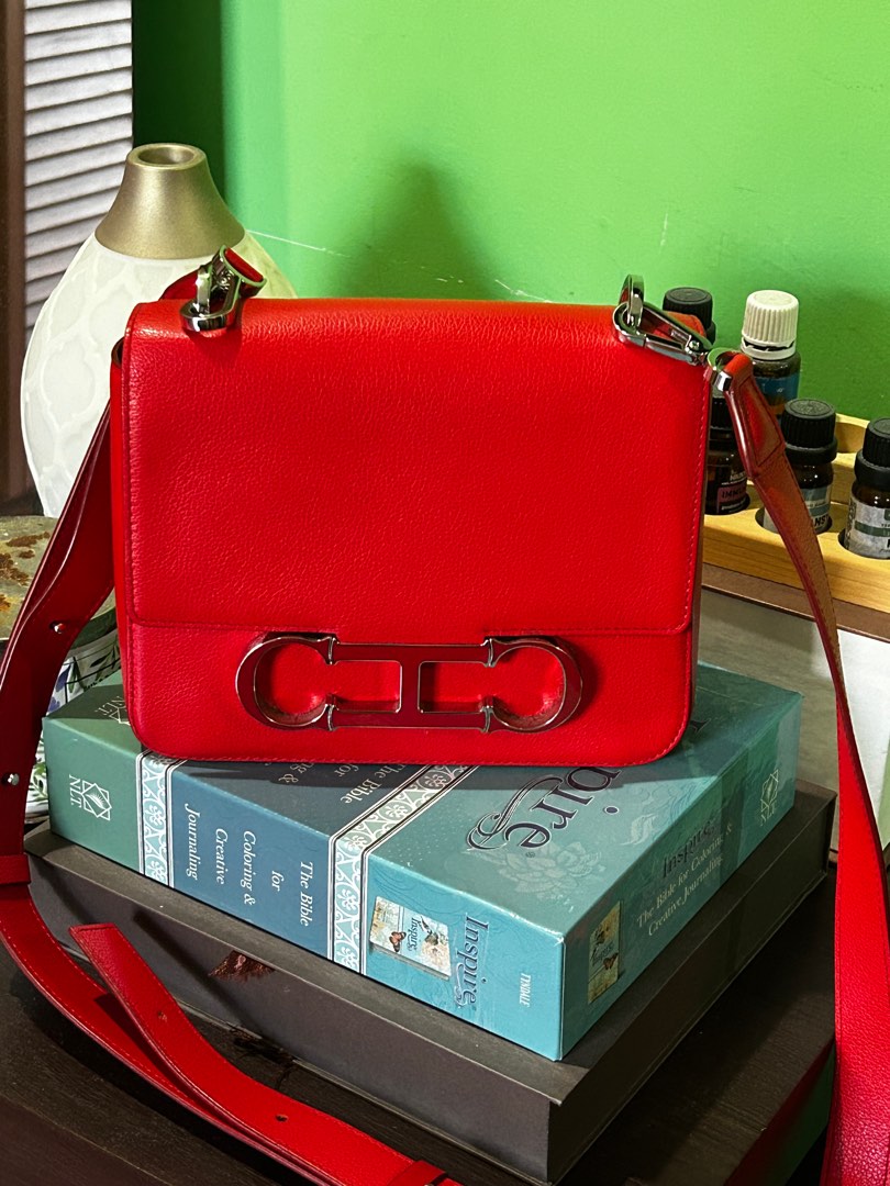 carolina herrera insignia bag, Luxury, Bags & Wallets on Carousell