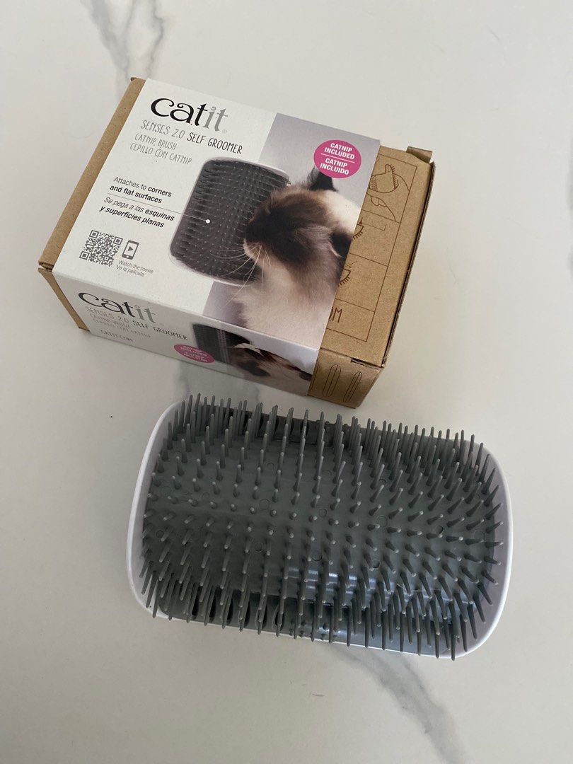 Catit self best sale groomer with catnip