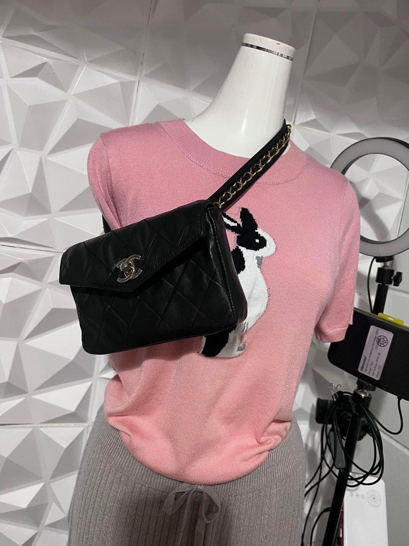 Chanel bag (Category: Luxury Bags & Wallets) located in Las Pinas. Submitted by luxuryrevealph (Listing ID 1248350442, Image 2). Description: Chanel beltbag 2 belt original vintage belt size 70 and 104 .