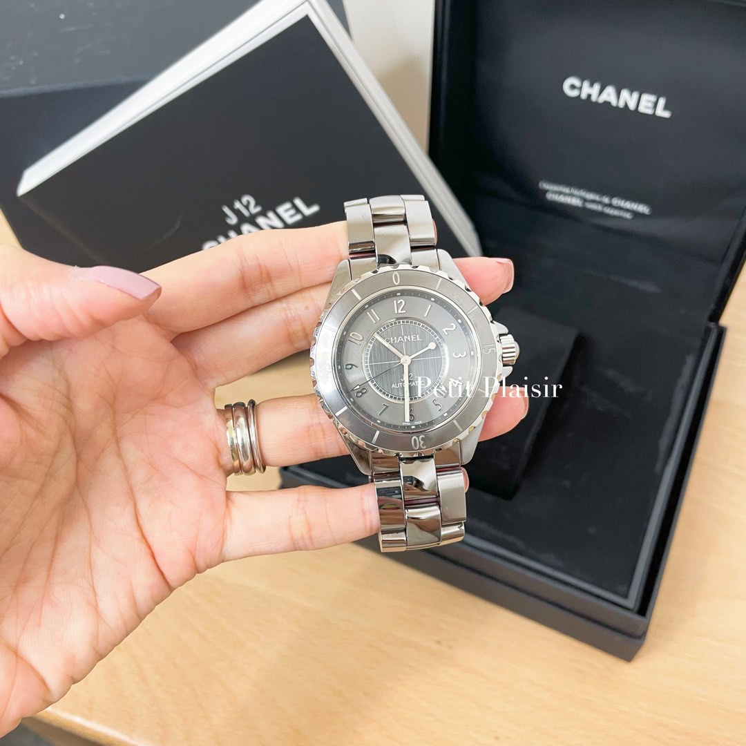 Chanel J12 watch, 名牌, 手錶- Carousell