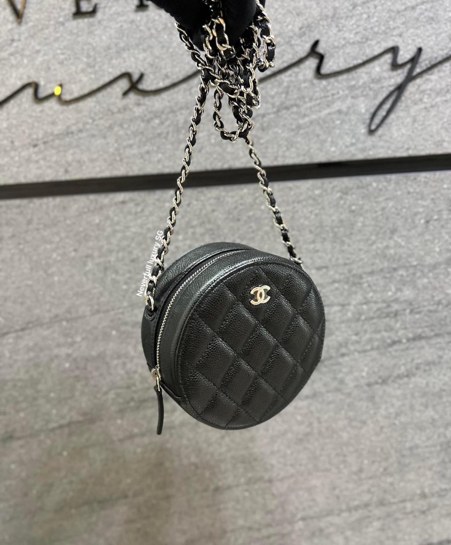 Classic clutch with chain round 2025