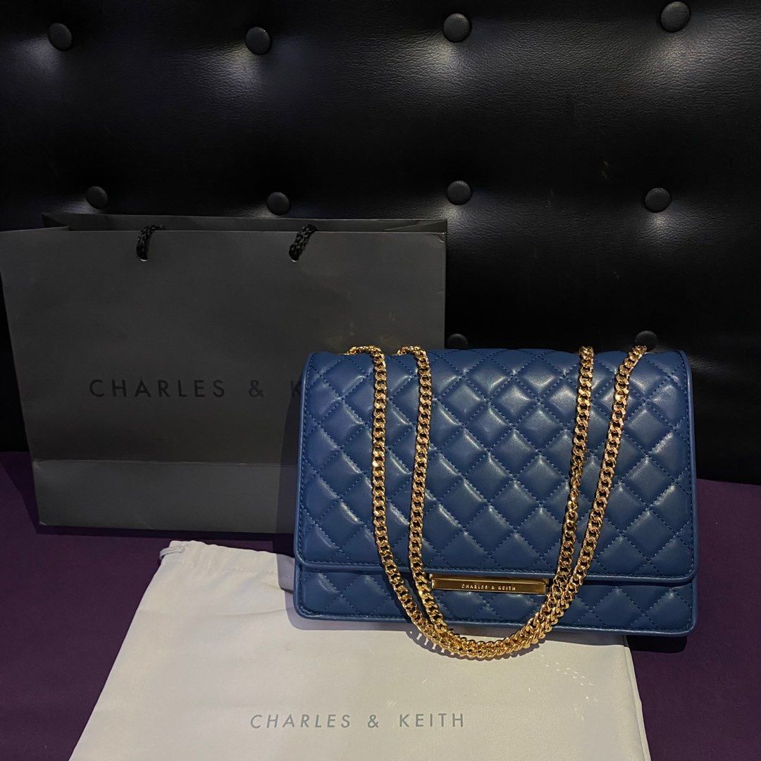 Dompet Charles & keith, Fesyen Wanita, Tas & Dompet di Carousell