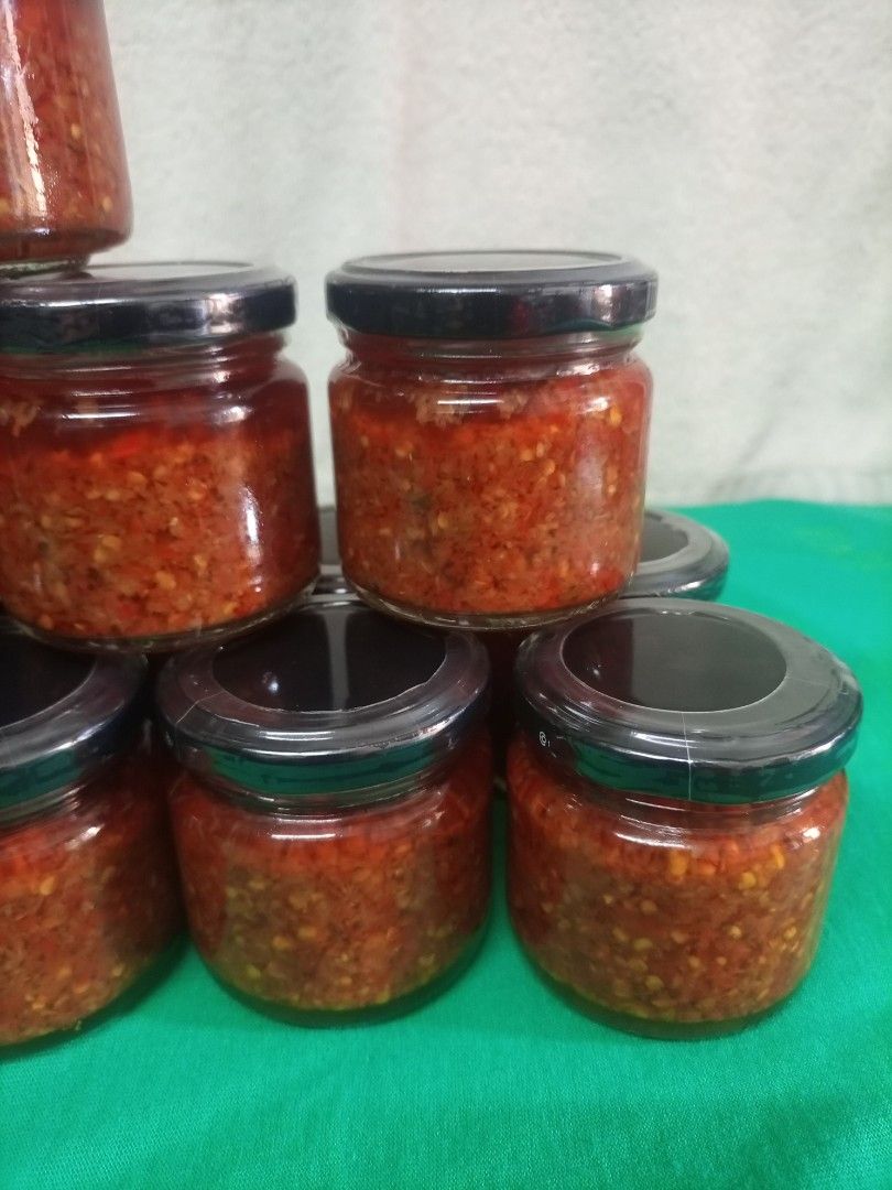Chili garlic oil (Category: Spice & Seasoning) located in Manila. Submitted by abumusamus (Listing ID 1248347841, Image 3). Description: for sale Chili garlic oil only 60 pesos per bottle location is Sta Mesa Manila we accept delivery plus fee depende Po sa location na pag dadalhan Ang fee. thanks.