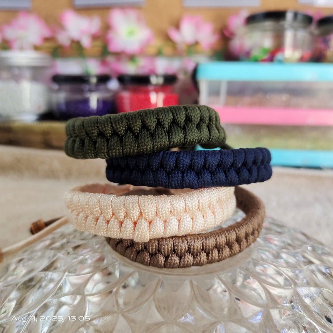Thick cord bracelet top