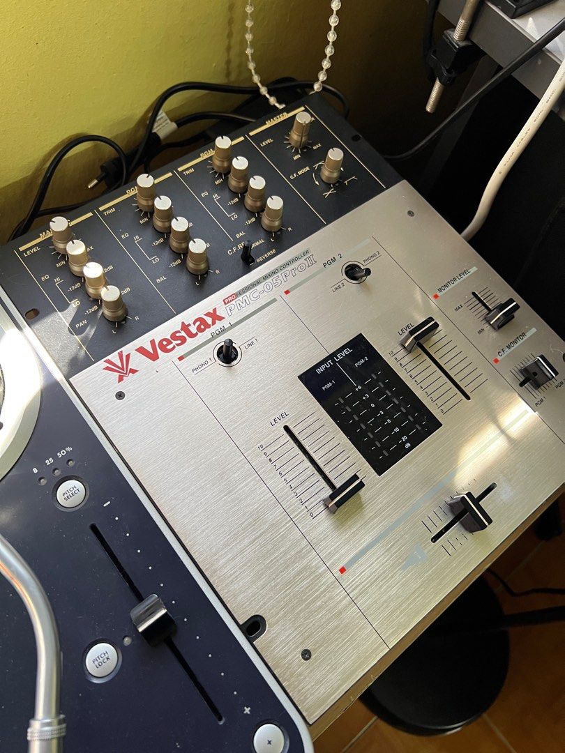 DJ Turntable and Mixer for Scratch DJ, Hobbies & Toys, Music & Media