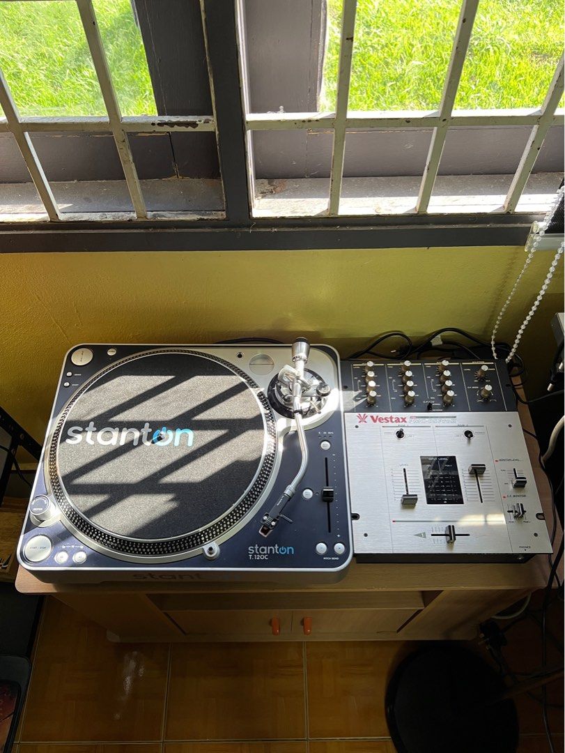 DJ Turntable and Mixer for Scratch DJ, Hobbies & Toys, Music & Media