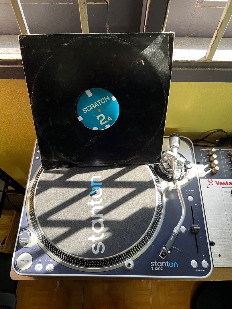 DJ Turntable and Mixer for Scratch DJ, Hobbies & Toys, Music & Media